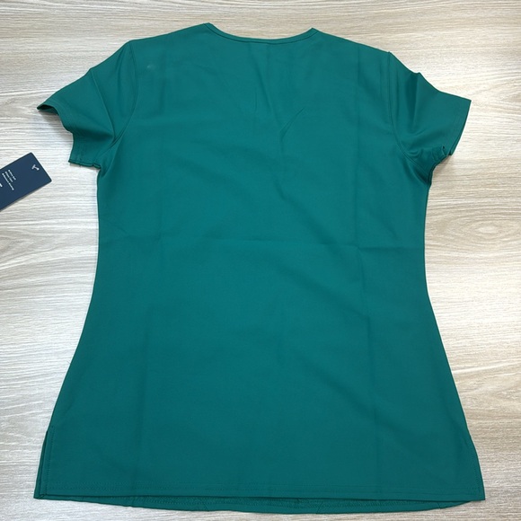 Med Couture Insight V-Neck Side Pocket Scrub Top Hunter Green - Picture 8 of 8
